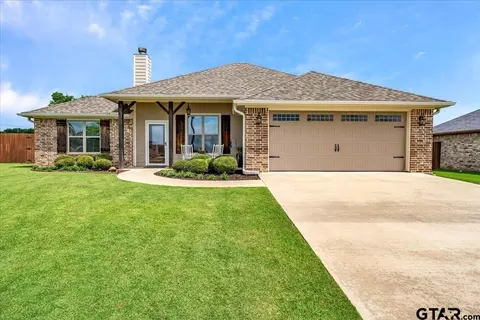 800 James Ct, Chandler, TX 75758