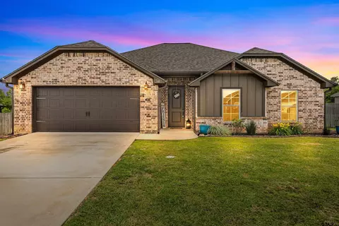 346 Smith Cir, Lindale, TX 75771