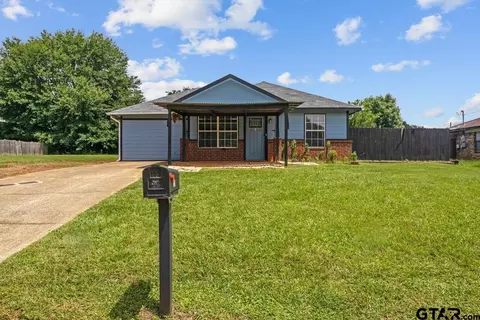 208 Park Ln, Jacksonville, TX 75766