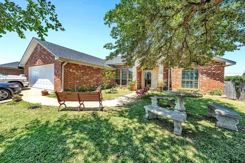 11260 Triple Crown Dr, Flint, TX 75762