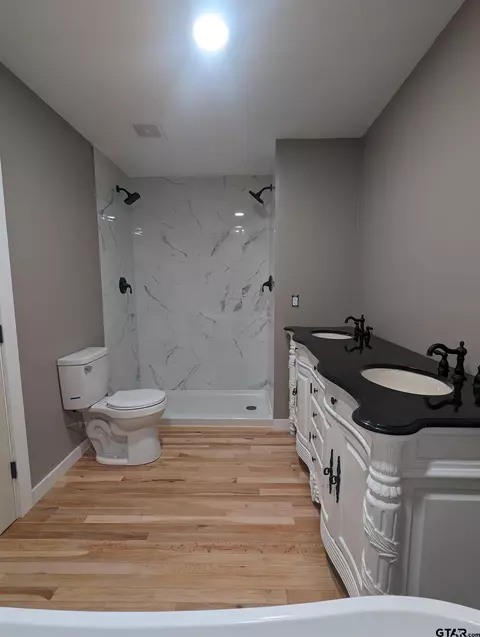 311 E Main, Van, TX 75790 photo 11