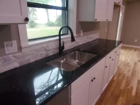 311 E Main, Van, TX 75790 photo 9