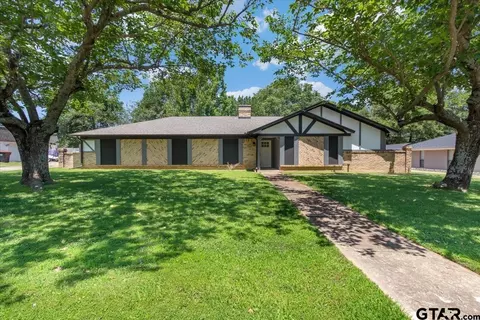 3945 Dawn Dr, Paris, TX 75462