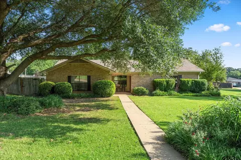 901 Peach Tree Pkwy, Omaha, TX 75571