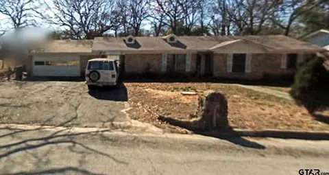 3102 Autumn Leaves Dr, Tyler, TX 75702