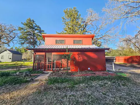 2033 W Point Tap, Palestine, TX 75803