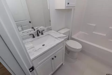 Bath - 2099 Locklear Ln, Tyler, TX 75703 photo 2 of 4