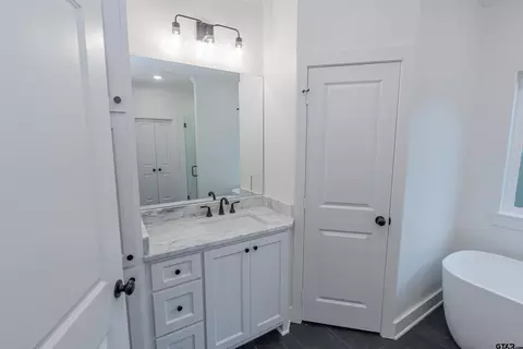Bath - 2099 Locklear Ln, Tyler, TX 75703 photo 4 of 4
