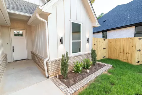 Exterior - 2099 Locklear Ln, Tyler, TX 75703 photo 3 of 4
