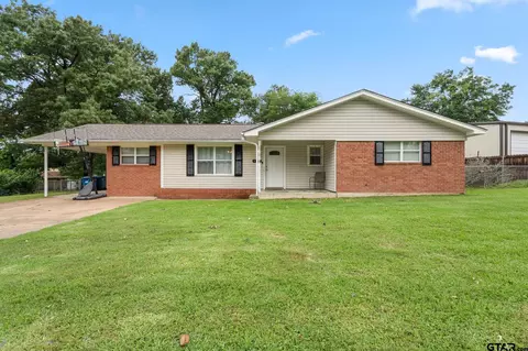 301 N Meadowbrook Dr, Overton, TX 75684