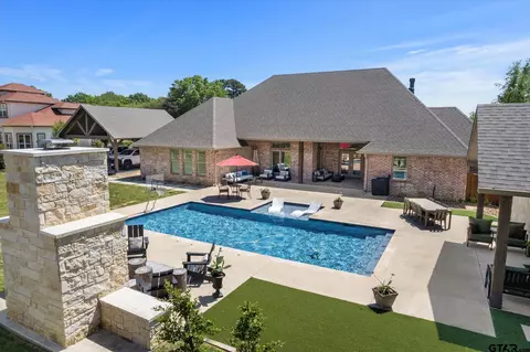 192 Country Clb, Mount Pleasant, TX 75455