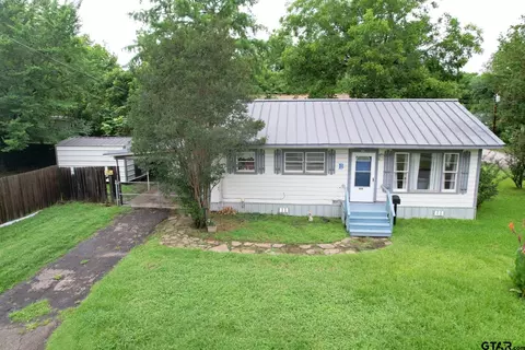 302 W Patten St, Mineola, TX 75773