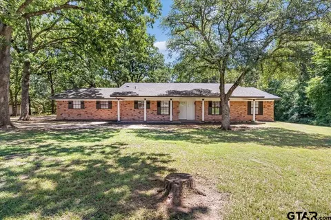 104 Dessie Ave, Mount Pleasant, TX 75455