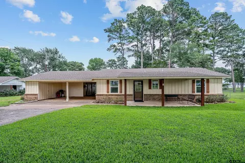 2322 E Royal Dr, Chandler, TX 75758