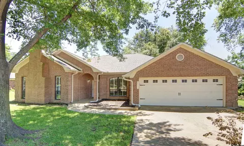 211 Spring Lake Dr, Mineola, TX 75773