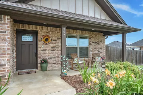 357 Smith Cir, Lindale, TX 75771 photo 2