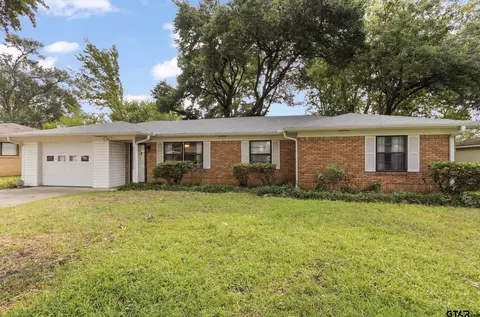 1208 Columbia Dr, Longview, TX 75601