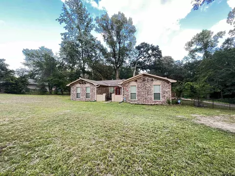 304 Yorkshire Blvd, Palestine, TX 75803