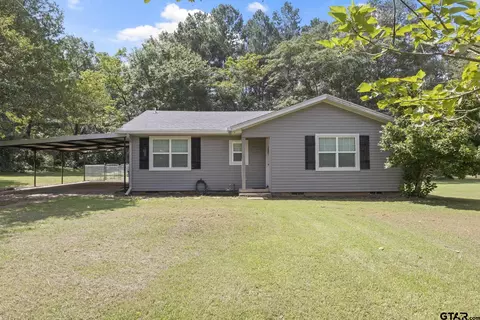 655 Daingerfield St, Pittsburg, TX 75686