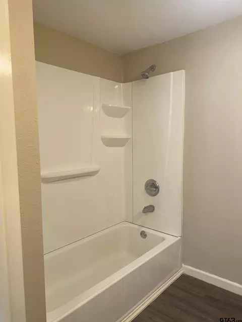 Bath - 12367 Chapman Rd, Tyler, TX 75708 photo 1 of 4