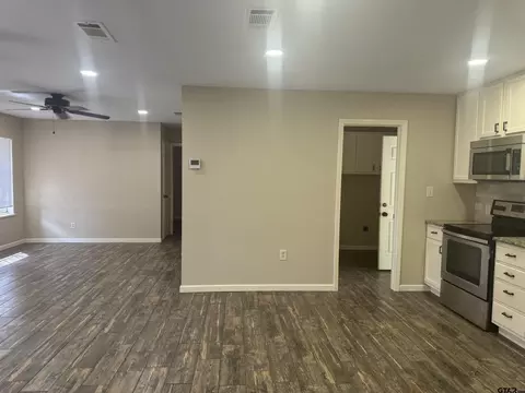 Living - 12367 Chapman Rd, Tyler, TX 75708 photo 4 of 7