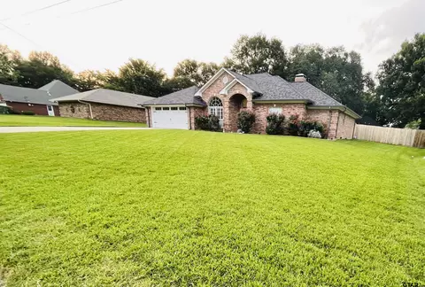 519 Charmwood Dr, Chandler, TX 75758