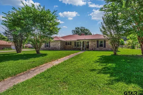 715 SW 42nd St, Paris, TX 75460