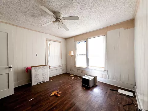 706 E 3rd St, Mount Pleasant, TX 75455 photo 5