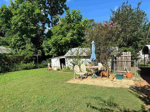 706 E 3rd St, Mount Pleasant, TX 75455 photo 11