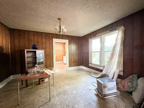 706 E 3rd St, Mount Pleasant, TX 75455 photo 3