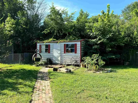 706 E 3rd St, Mount Pleasant, TX 75455 photo 12
