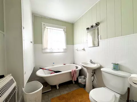 706 E 3rd St, Mount Pleasant, TX 75455 photo 6