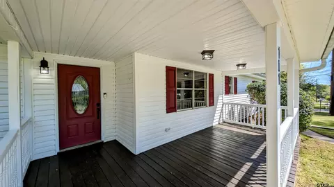 Exterior - 101 E Beck St, Big Sandy, TX 75755 photo 2 of 8