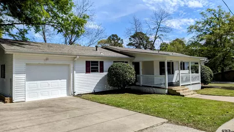 Exterior - 101 E Beck St, Big Sandy, TX 75755 photo 6 of 8