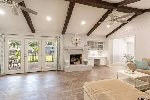 2814 Rockbridge Rd, Tyler, TX 75701