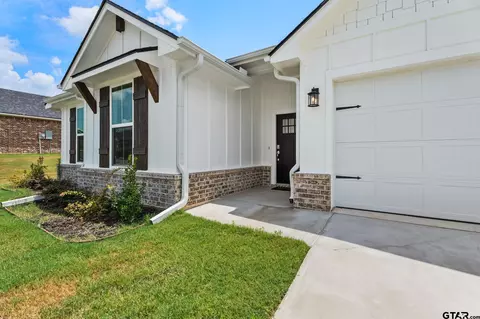 1516 Shug Ln, Lindale, TX 75771