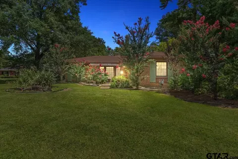 2141 Clarksville St, Paris, TX 75460