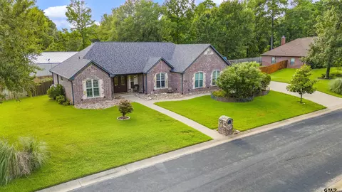 1107 Stonebrook Dr, Chandler, TX 75758