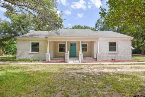 104 N Garden Club Dr, Overton, TX 75684