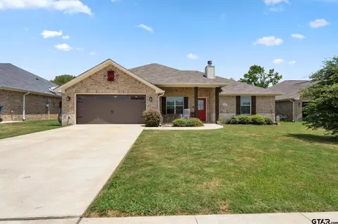 419 Harrell Dr, Chandler, TX 75758