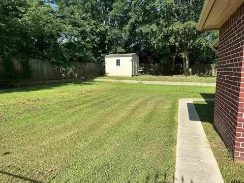 7027 Maple Ridge Rd, Tyler, TX 75708 photo 3