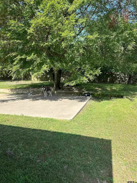 7027 Maple Ridge Rd, Tyler, TX 75708 photo 4