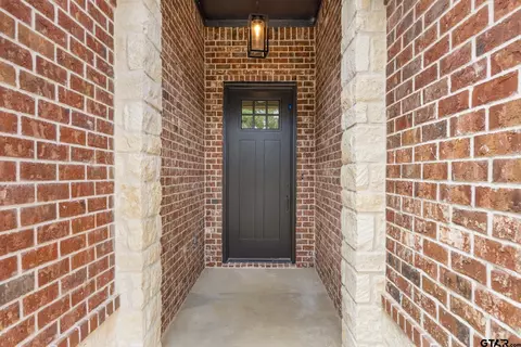 2072 Locklear Ln, Tyler, TX 75703 photo 4