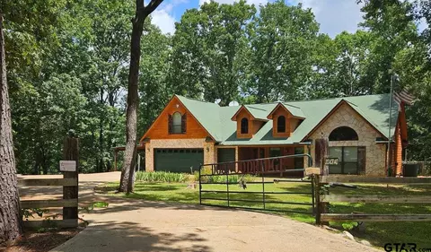 313 An County Rd 443, Palestine, TX 75803