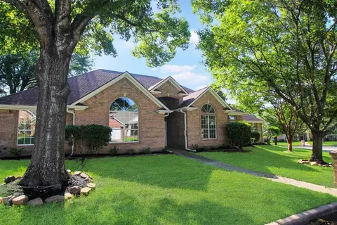 5724 Thomas Nelson Dr, Tyler, TX 75707