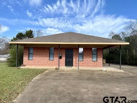 1112 Longview Dr, Henderson, TX 75652