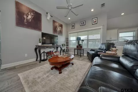 353 Smith Cir, Lindale, TX 75771 photo 5
