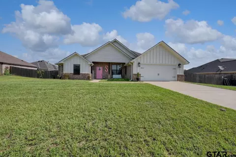 353 Smith Cir, Lindale, TX 75771