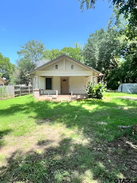 303 E Bradford St, Troup, TX 75789