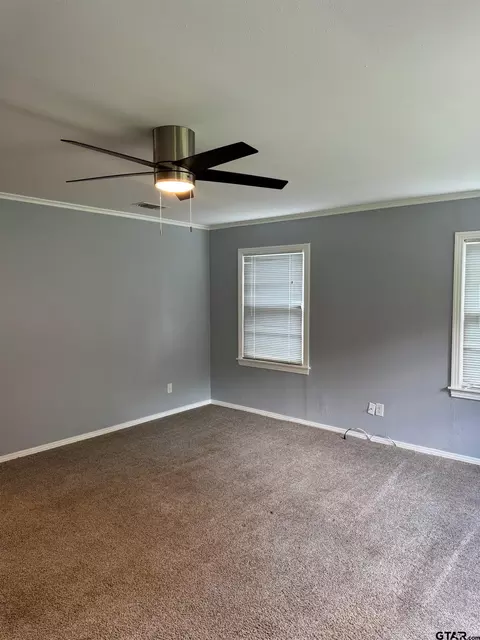 210 E Pirate St, Longview, TX 75604 photo 4